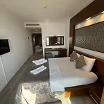 Small Hotel