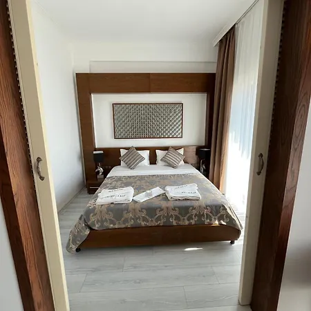 Small 3* بودروم