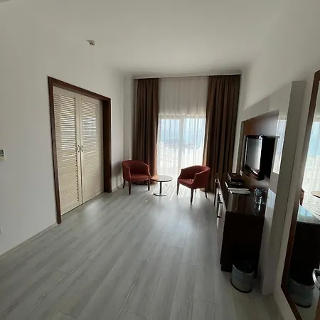 Hotel Small 3*